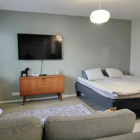 Cozy Near The Train Station Апартаменты