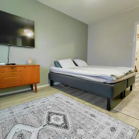 Апартаменты Cozy Near The Train Station