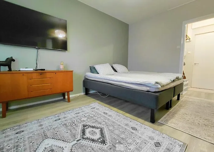 Апартаменты Cozy Near The Train Station